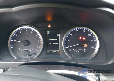 2018 Toyota Highlander Le/Le Plus z USA, uszkodzony, nr VIN 5TDBZRFH4JS495995